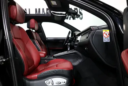2020 Porsche MACAN thumbnail 17