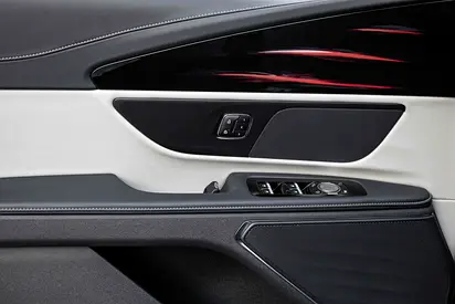 2025 Lincoln NAUTILUS 照片 13
