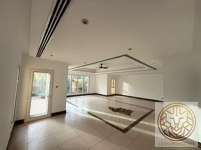 شقة فاخرة بخمس غرف نوم مع حديقة ومسبح خاص في أم سقيم