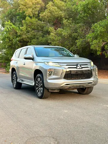 Mitsubishi Montero Sport Signature Edition 2020 GCC Specs