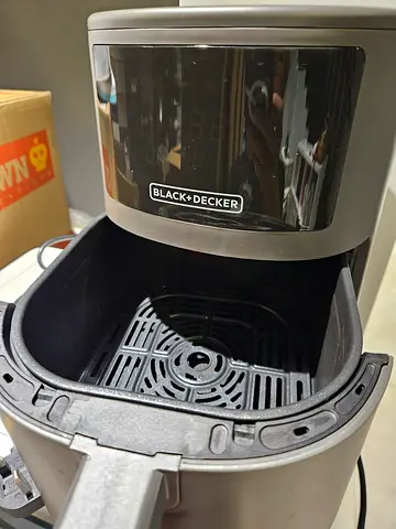 Black+Decker Air Fryer 3.5L Digital Display - Good Condition - 4months old