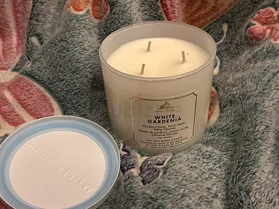 Bath Body Works White Gardenia Scented Candle