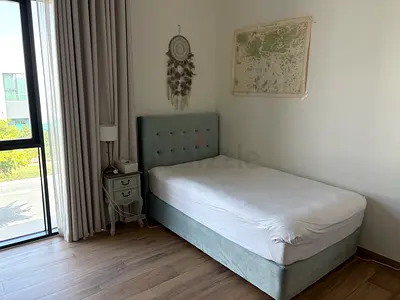 Queen bed