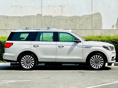 صورة 4 لـ 2019 Lincoln NAVIGATOR