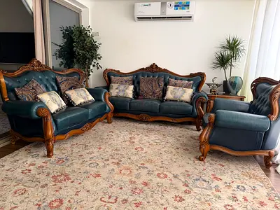 طقم كنب ثلاثية وثنائية ومفردة خشب زان فرش جلد