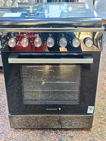 Daewoo freestanding gas cooker with oven - good working condition