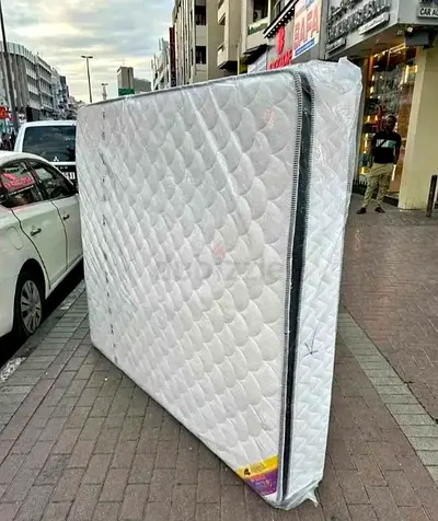 Queen size 160x200cm top pillow top mattress. All times delivery available
