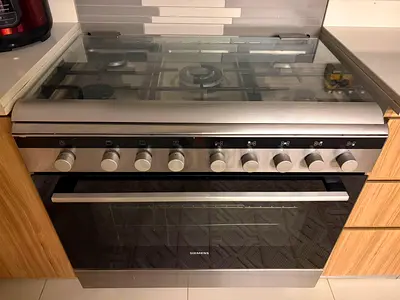 Siemens brand cooker full gas 5 burner 90/60 cm.