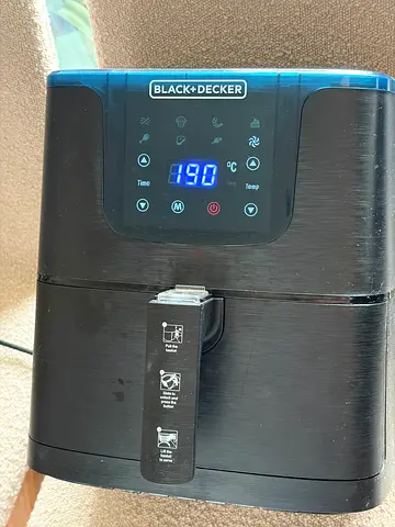 Black+Decker AF700-B5 is a digital XXL air fryer