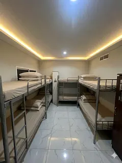 BED SPACE AVAILABLE IN KARAMA (600/650/700/800)