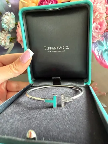 Tiffany Co. Bracelet - Diamond and Turquoise Wire Bracelet in 18k Whit gold.