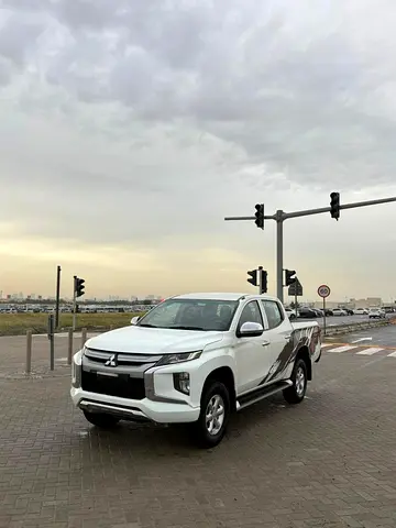2022 Mitsubishi L200 Double Cab GLX GCC Specs