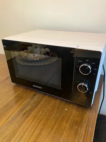 Samsung countertop microwave oven - like new