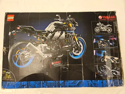 Selling LEGO Technic 42159 – Yamaha MT-10 SP
