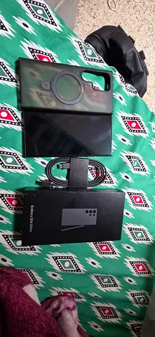 Samsung Galaxy S24 Ultra with box, charging lead orignal and case