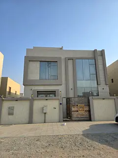 📍 Villa Details: 4 elegantly designed master bedrooms. A very large living room suitable for ente