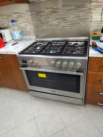 Bosch Series 8 top gas ovan electric