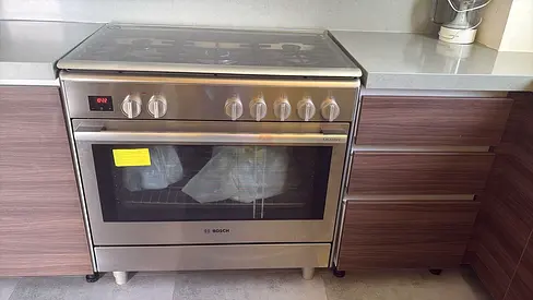BOSCH GAS COOKER WITH ELECTRIC OVEN – MADE IN GERMANY – RELOCATION SALE