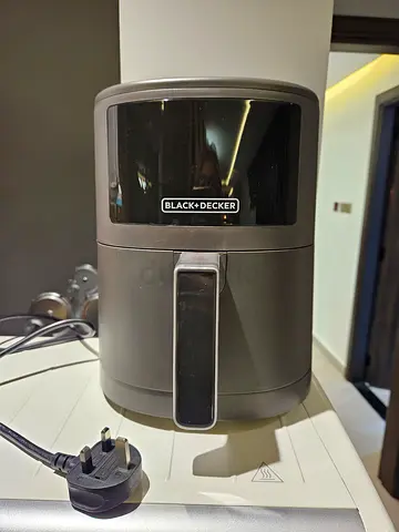 Black + Decker Air Fryer 3.5 L Digital Display - Good Condition - 4 months old