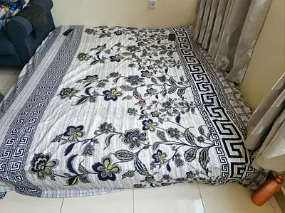 King Size Floral Bedspread / Comforter - Good Condition Size 180x200