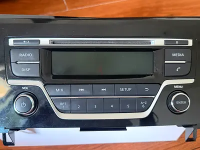 Original OEM Car Radio / CD Player Head Unit – Excellent Condition