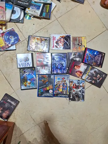 Mixed lot of used DVDs and movie discs - various titles (collection)