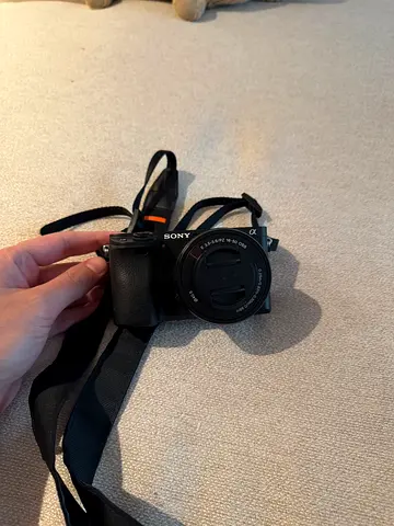 Sony Alpha a6400 Mirrorless Camera with E 18-135mm Lens (Brand New)