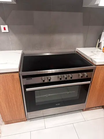 Electric Range with Ceramic Hob and Oven