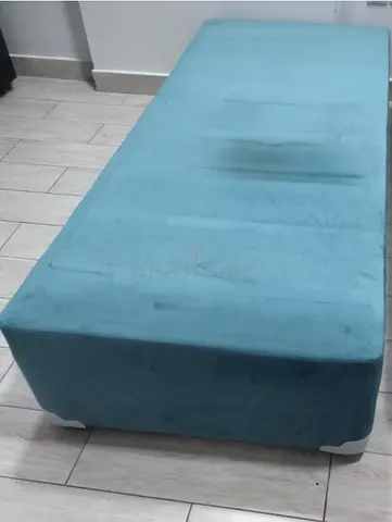 Blue velvet ottoman/bed - single bed, good condition