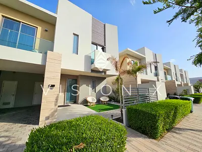 Spacious Townhouses | Premier Community | Family Friendly