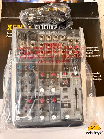 Behringer XENYX Q1002USB 10-Input Mixer with USB (Open Box)