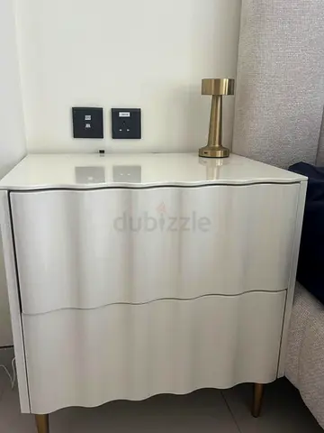White Wavy 2-Drawer Bedside Nightstand with Gold Legs DANUBE 40 X 50 X 60 cm