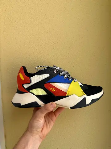 Sample Reebok shoes super fashion and cheap
