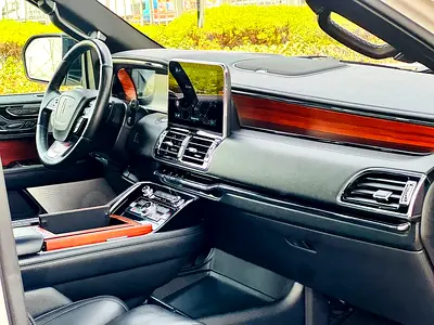 صورة 9 لـ 2019 Lincoln NAVIGATOR
