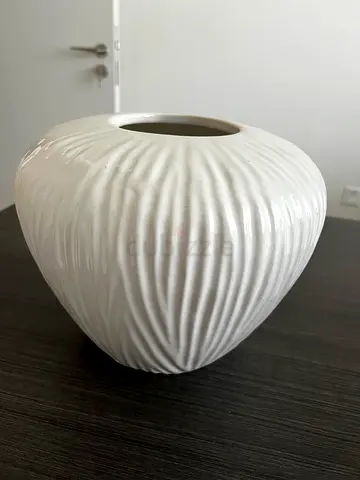 White textured ceramic decorative vase - small/medium size