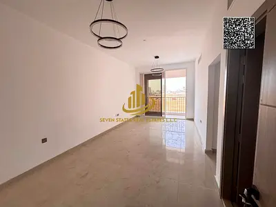 غرفتين وصاله للايجار بالجرف 3 , قريب من شارع السيخ محمد بن زايد , اطلاله مفتوحة , اول ساكن