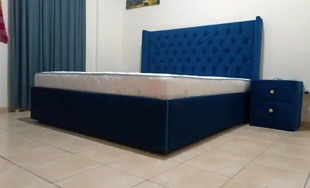 Urgent sell bed king Size blue English style with 2 mastress