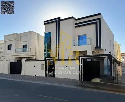 Villa directly from the owner, custom-finished, on a main street, close to all services. Freehold o