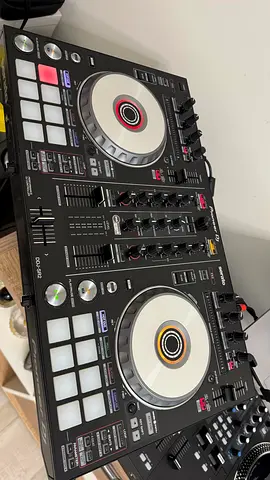 Pioneer DDJ SR2 w/ Magma Bag (Serato DJ Controller)