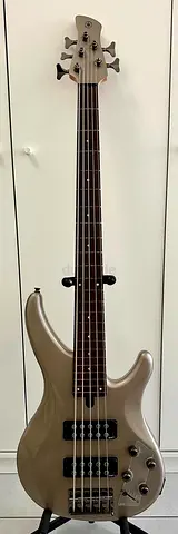 TRBX 305 Yamaha Electric Bass, 5Strings, Passive/Active with case