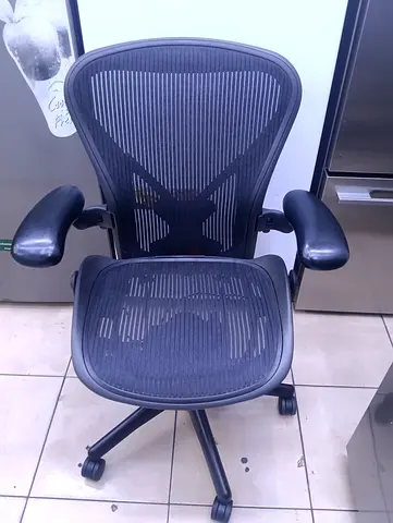 Herman Miller Aeron chair for selling.colour black and gray