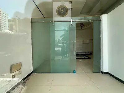 محل للايجار السنوي التعاون واجهة مباشرة على شارع عام مساحة سبعمائة وخمسة وثمانون قدم مربع ديكورات جاهزة