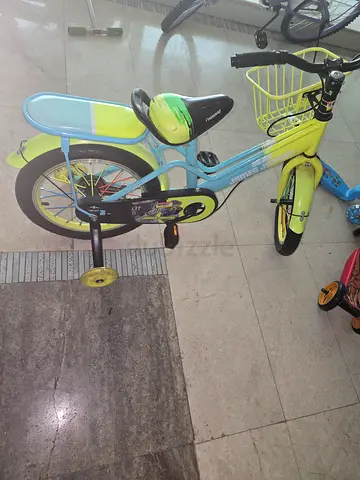 Kids bicycle with training wheels and front basket
