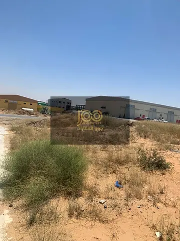 A unique opportunity for investors: industrial land with permits for ground floor, mezzanine, and two additional floors, open to all nationalities.