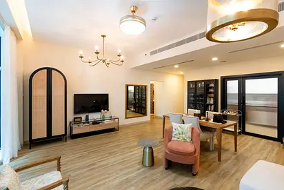 Upgraded | With Maid's | Low Floor