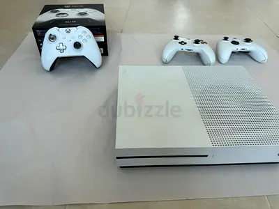White Xbox One S console with 2 white controllers - good condition