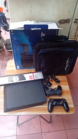 Ps4 Pro like new with 2 controlers