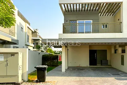 Middle Corner Unit | Vacant | Natural Garden