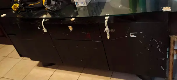 2 dressers for free