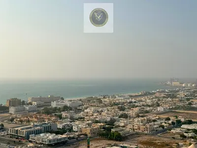 غرفتين وصاله كورنيش الخان مع باركينج مجاني جيم ومسبح مجاني غرفة خادمه خزائن بالحائط بلكونه اطلاله مفتوحه